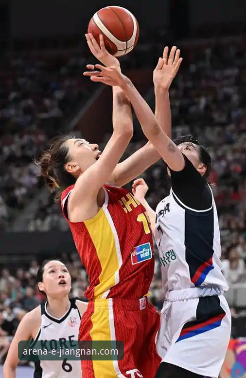 如何通过技术视角解读中国女篮的战术调整与胜利？